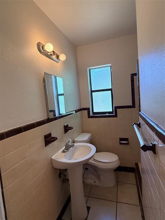 Building Photo - 2404 10th St W