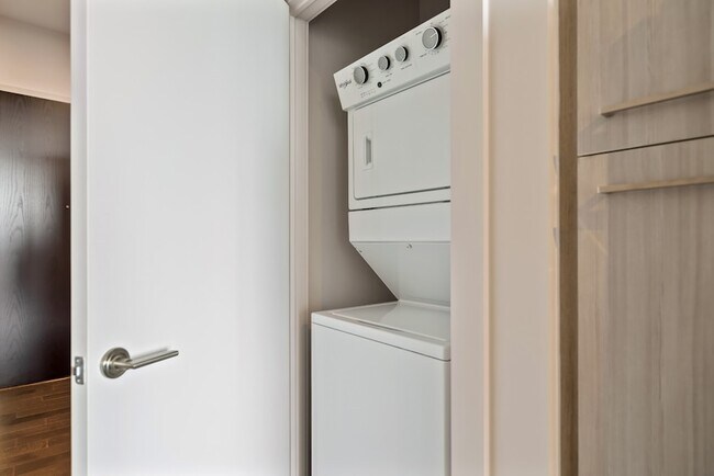 Building Photo - 515 Church St