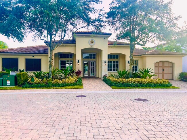 Building Photo - 2024 Foxtail View Ct