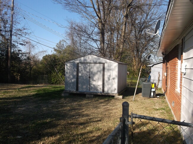 Building Photo - 269 Lillian Dr