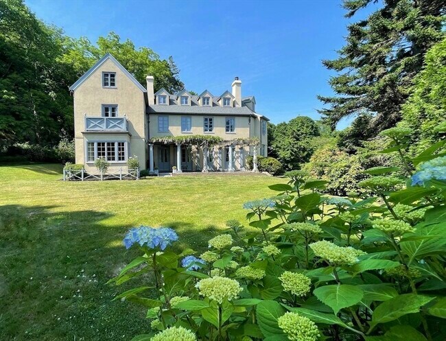 Building Photo - 918 Hale St