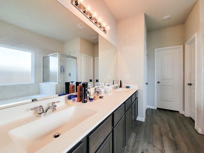 Building Photo - 24822 Adami Veduta Ct