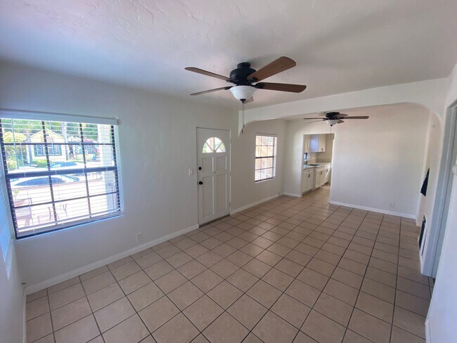 Building Photo - Charming 2-Bedroom Bungalow in the Heart o...