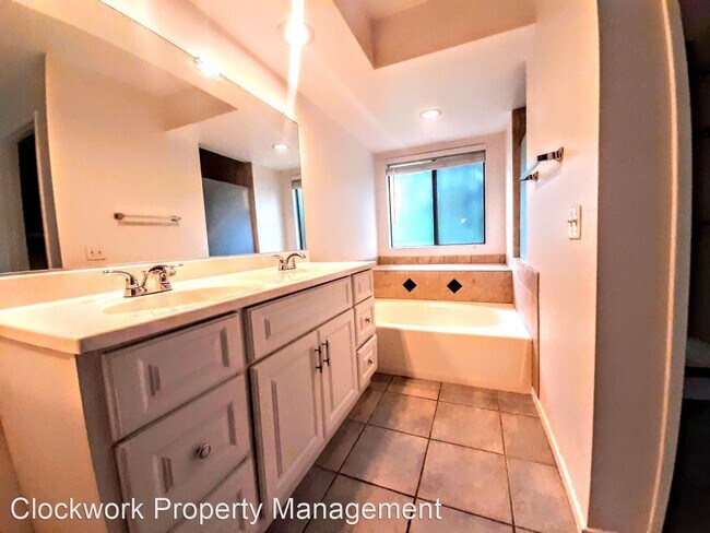 Building Photo - 3 br, 2.5 bath House - 2242 Loggers Ln