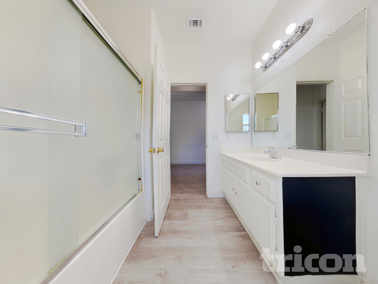 Building Photo - 2069 Holguin St