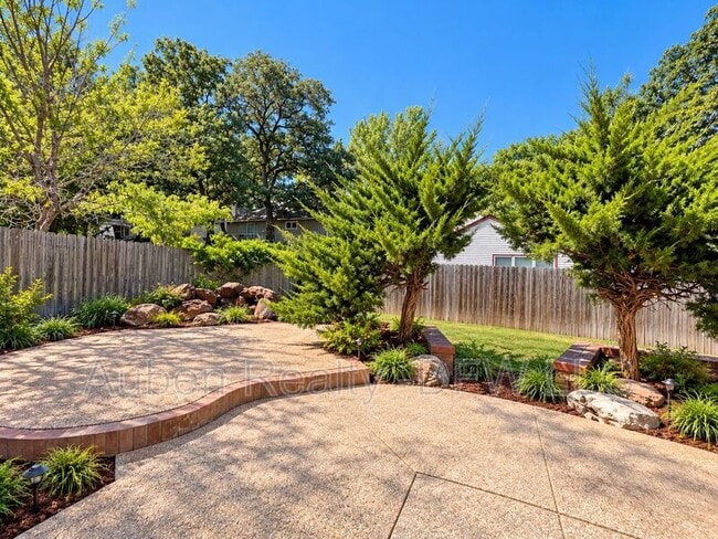 Building Photo - 514 Briarcroft Dr