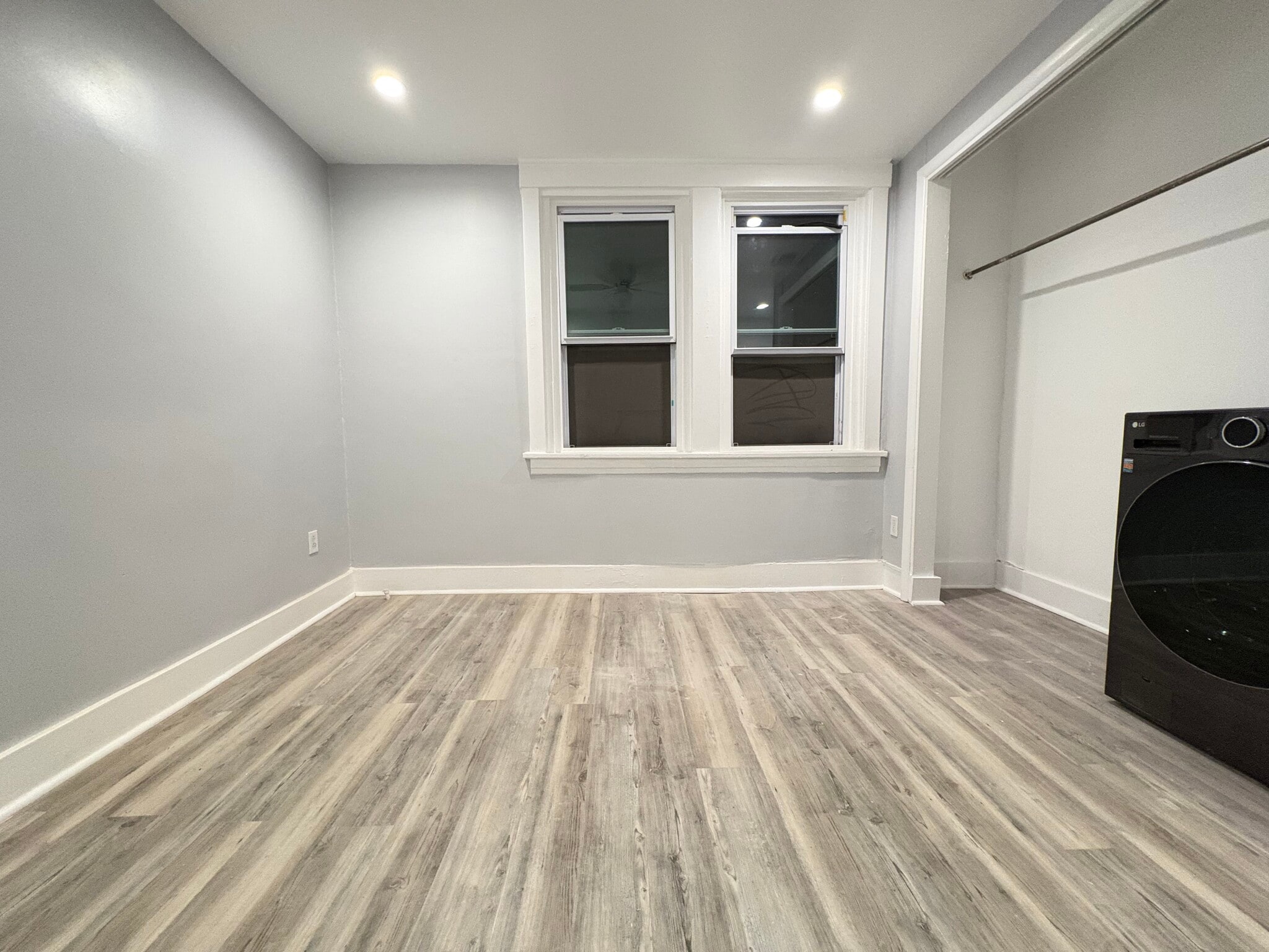 Building Photo - 5836 Phillips Ave