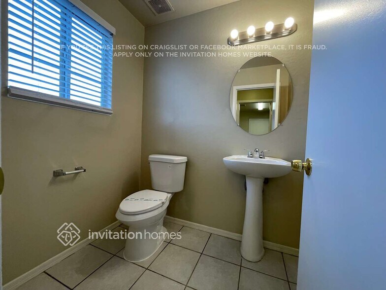 Building Photo - 10901 Hayward Ave