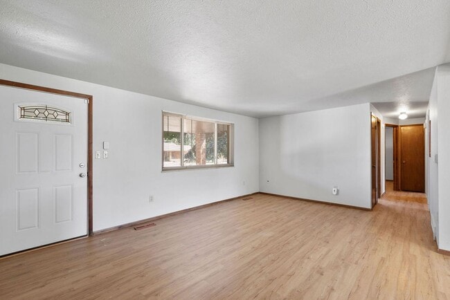 Building Photo - 4857 N Roosevelt Ave