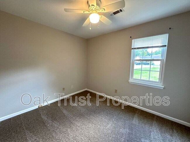 Building Photo - 46 Oak Grove Rd