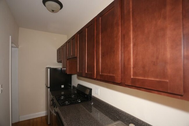 Building Photo - 727 W Cornelia Ave