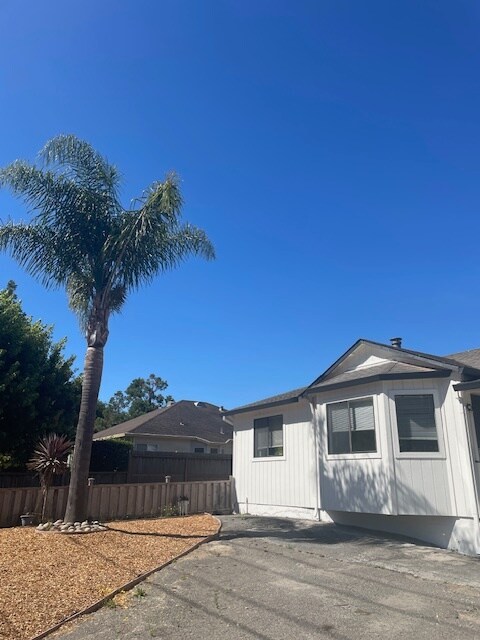 Building Photo - 1020 Stony Glen Ln