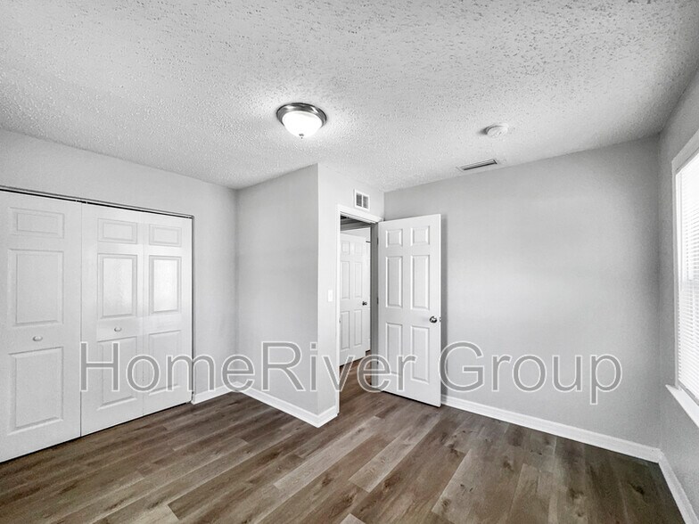 Building Photo - 3110 W Hartnett Ave