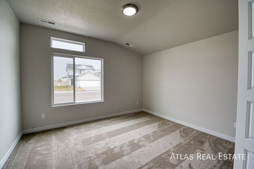 Building Photo - 3541 W Remembrance Dr