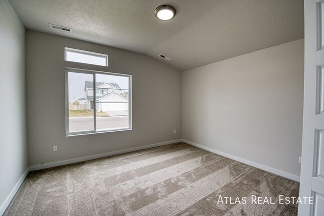 Building Photo - 3541 W Remembrance Dr