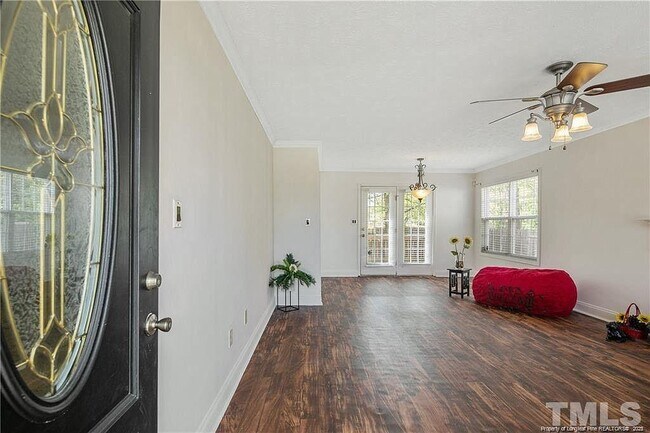 Building Photo - 1600 Silver Ridge Ct