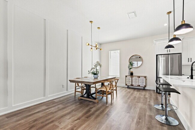 Building Photo - 3 Bedroom Townhouse in Tampa Heights