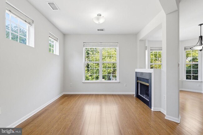 Building Photo - 6495 Tayack Pl