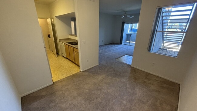 Building Photo - First-floor 1-bedroom condo available for immediate move-in.