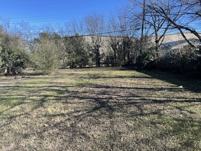 Building Photo - 2212 Jane St