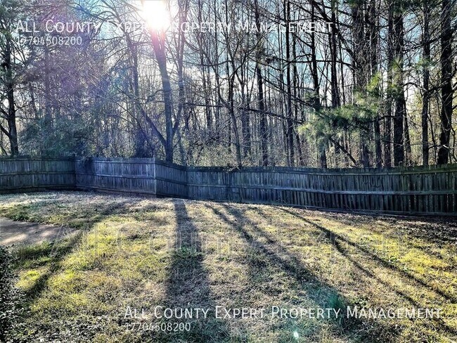 Building Photo - 520 Lazy River Ln