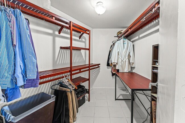 Building Photo - 5420 N Ocean Dr