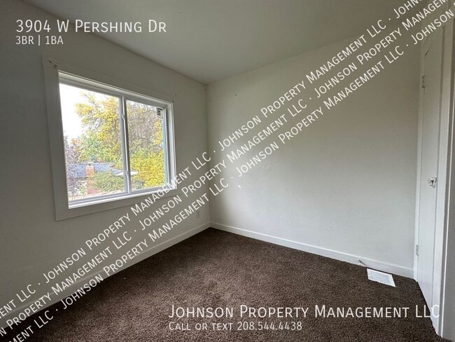 Building Photo - 3904 Pershing Dr