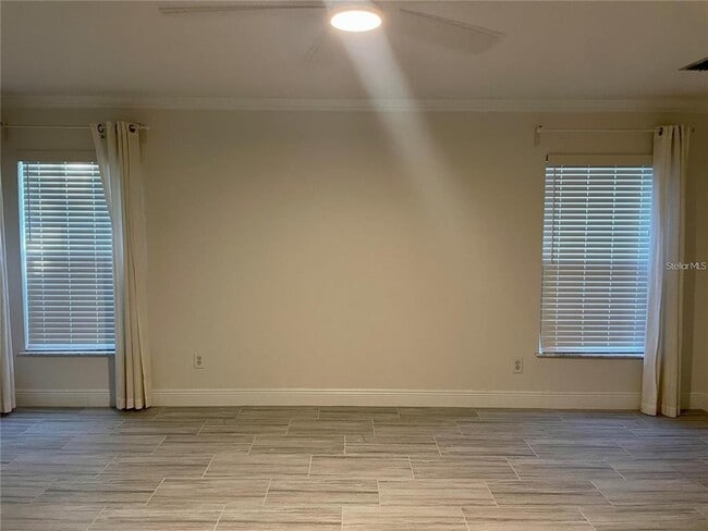 Building Photo - 918 Golfview St