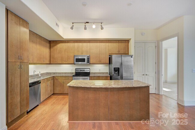 Building Photo - 4625 Piedmont Row Dr