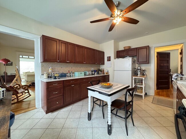 Building Photo - Spacious 2-Bedroom, 2-Bath in East Rock – Newly Renovated!
