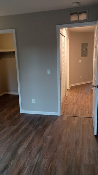 Building Photo - 2256 Monarch Dr