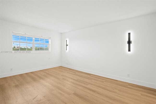 Building Photo - 8107 SW 72nd Ave