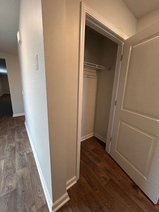 Building Photo - Spacious 3BR/2BA home in the Carnes area!