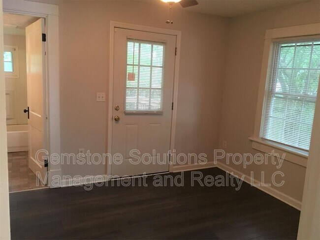 Building Photo - 403 Granbury St