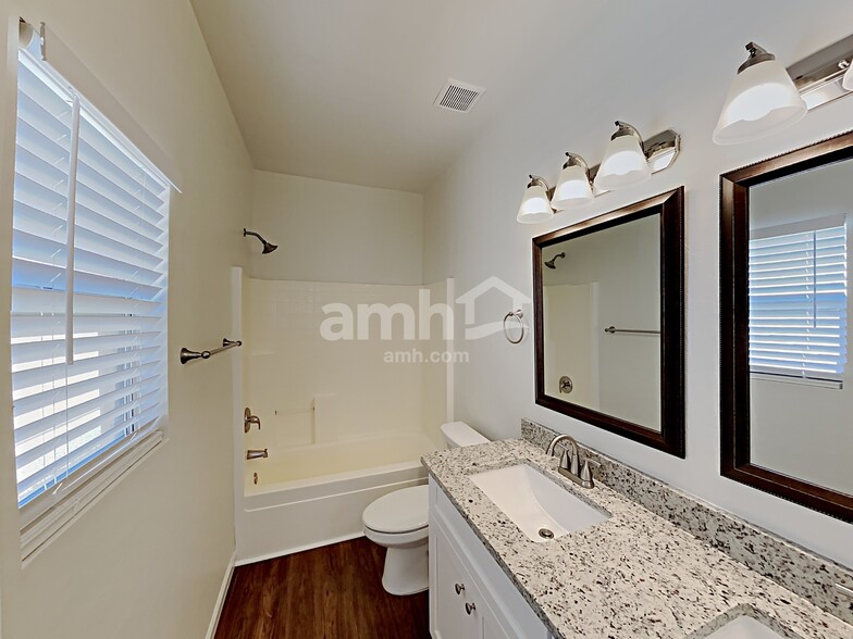 Building Photo - 15504 N 172nd Dr