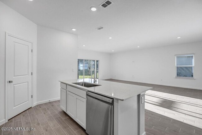 Building Photo - 146 WHITE RABBIT