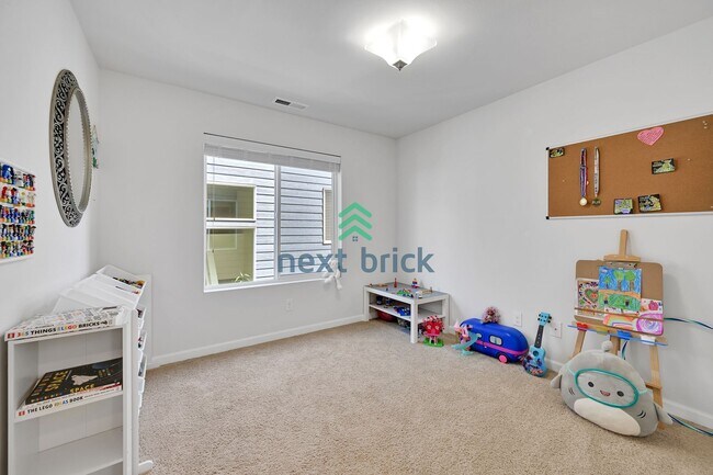 Building Photo - Spacious 4-Bed & 2.5 Bath Single Family Ho...