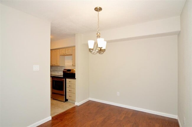 Building Photo - 3300 Pebblebrook Dr