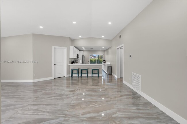 Building Photo - 2730 SE 7th Pl