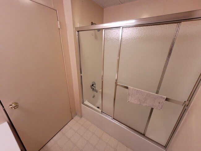 Building Photo - 402 N Railroad St