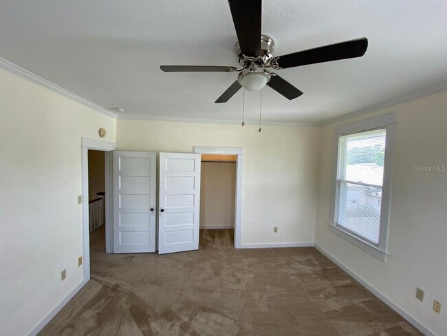 Building Photo - 902 S Grove St