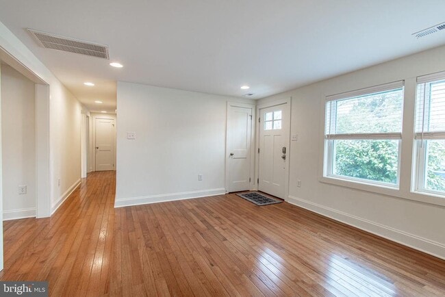 Building Photo - 101 Brooks Ln