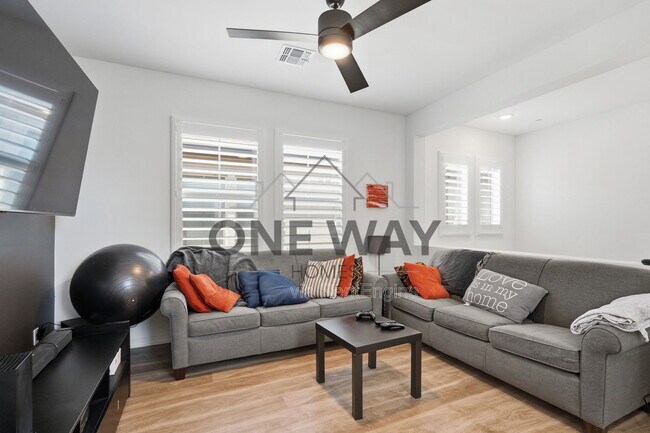 Building Photo - 1814 S Follett Way