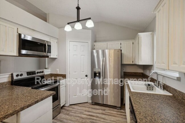 Building Photo - 327 Alyse Rd