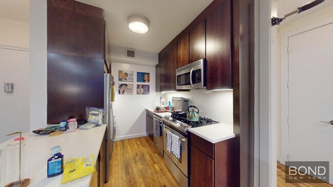Building Photo - 156 Prince St