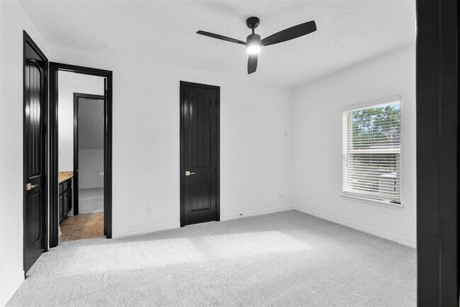 Building Photo - 2523 Watts St