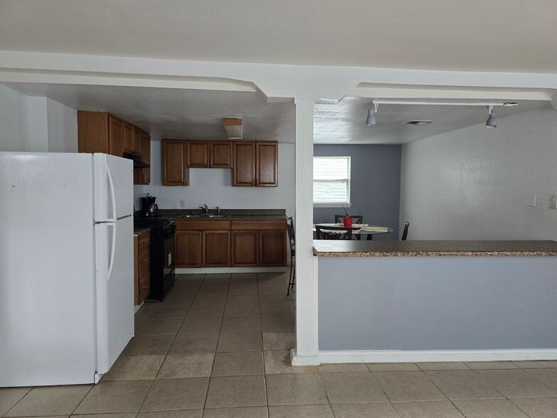 Building Photo - 3718 Franklin Ave