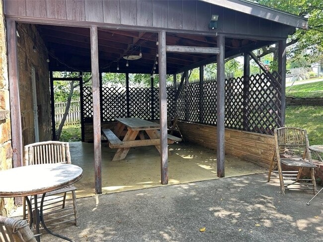 Building Photo - 1055 Pollard Ave