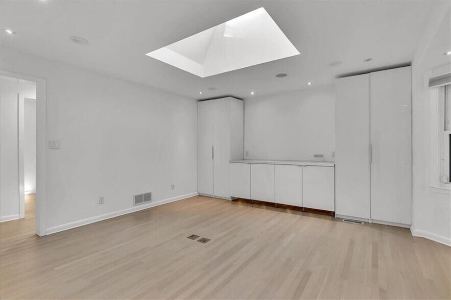 Building Photo - 2605 McKinnon Dr