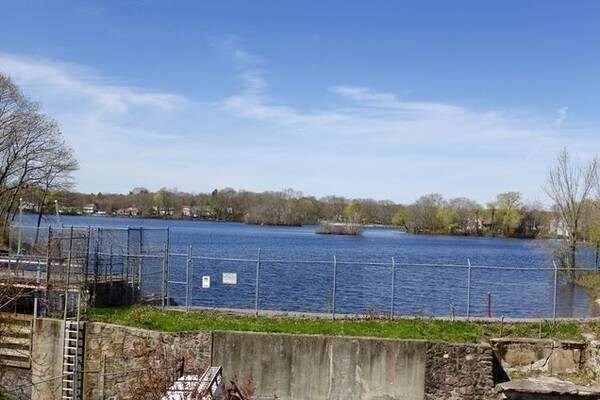 Building Photo - 414 Mt Hope St